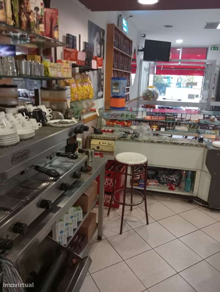 GRANDE OPORTUNIDADE ! TRESPASE DE CAFE EM GAIA-43