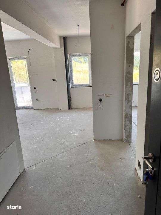 apartament cu 2 camere,semifinisat - Imagine principală: 2/4