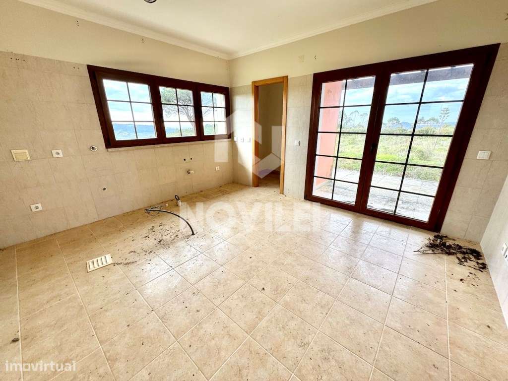 Moradia isolada T3 de cave e rés do chão próxima da Nazaré.-9