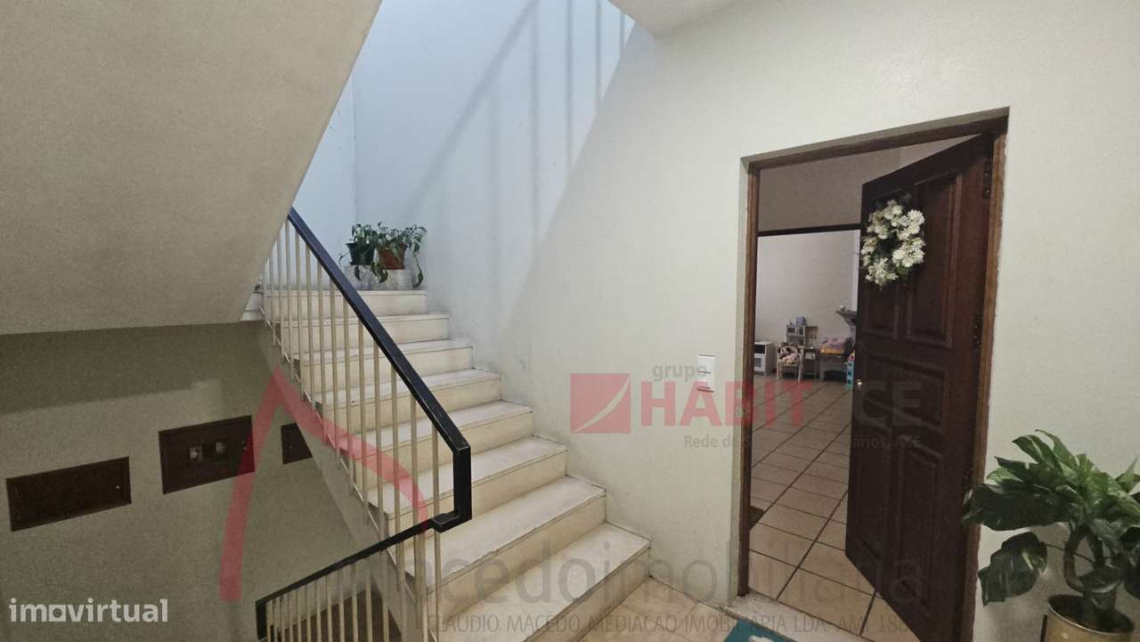 Apartamento T3 com 3 frentes, varandas e garagem fechada – Amares-14