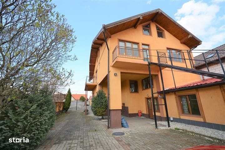 Casa 310 mp cu teren 570 mp Piata Cluj