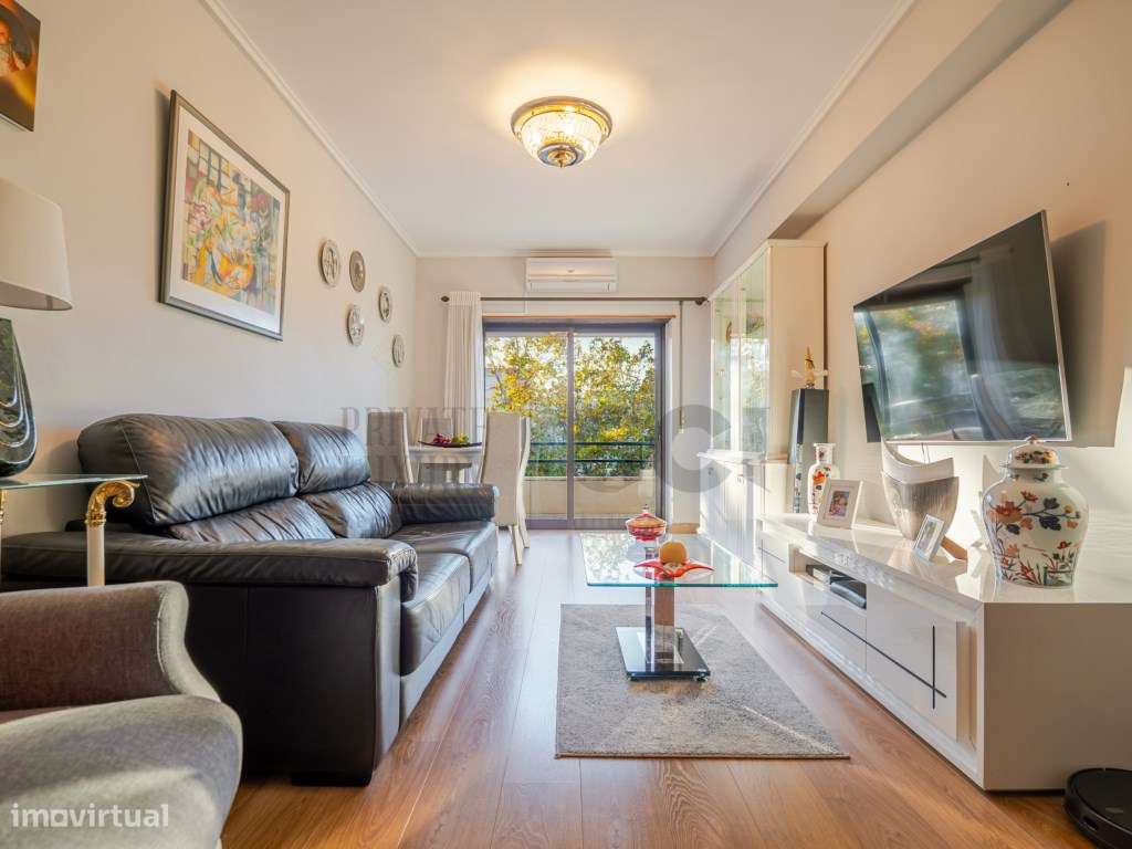 Apartamento T3 Remodelado Feijó Almada Parqueamento Varanda - Grande imagem: 4/42