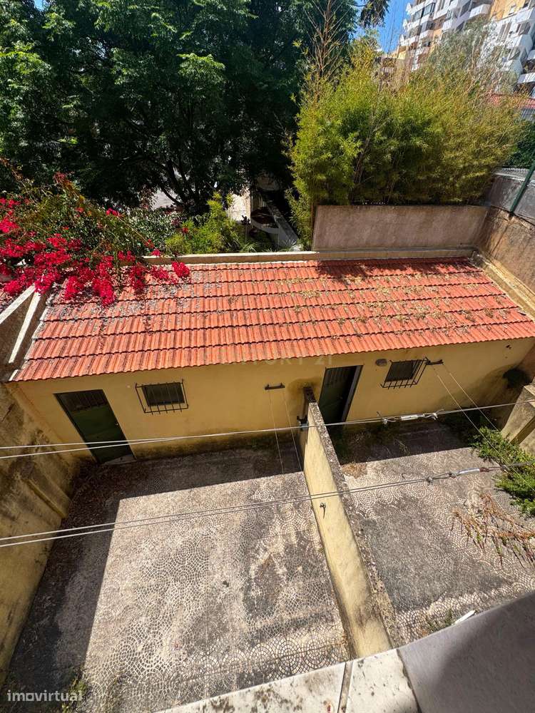 MORADIA PARA OBRAS TOTAIS EM CARNIDE-8