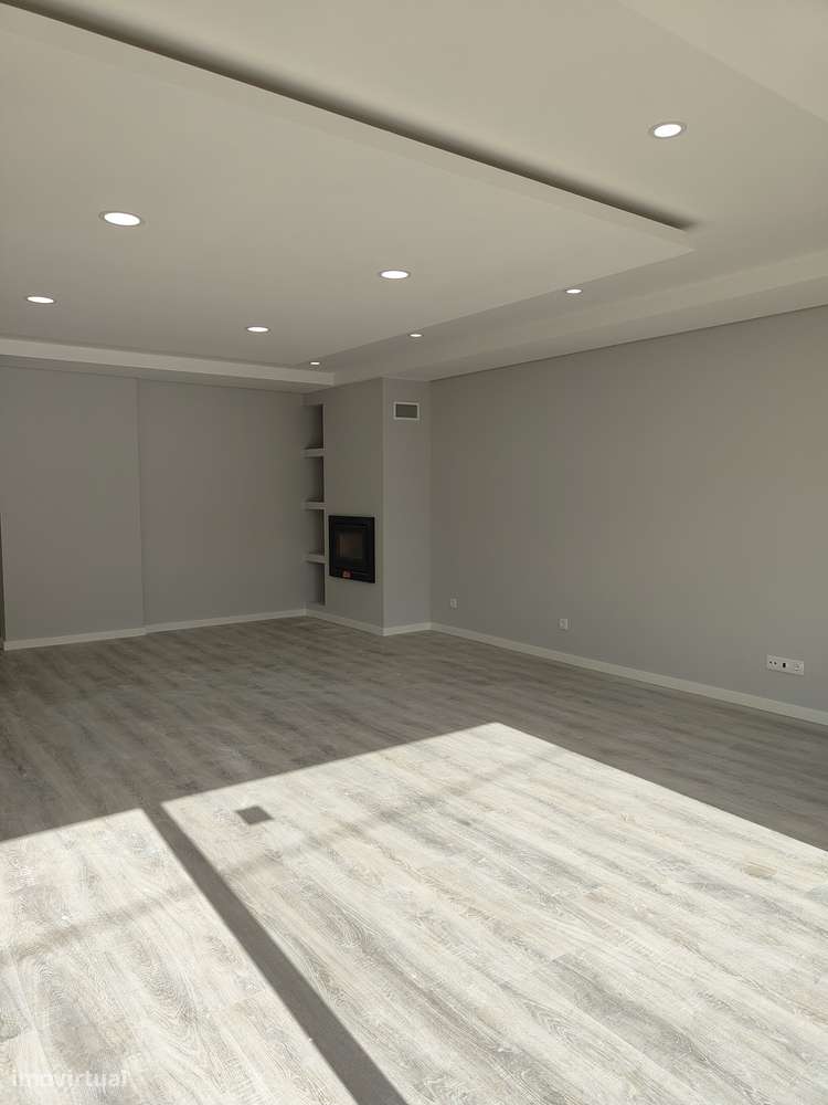 Oferta 1% do valor de aquisição - Moradia T2 com Piscina e Garagem-35