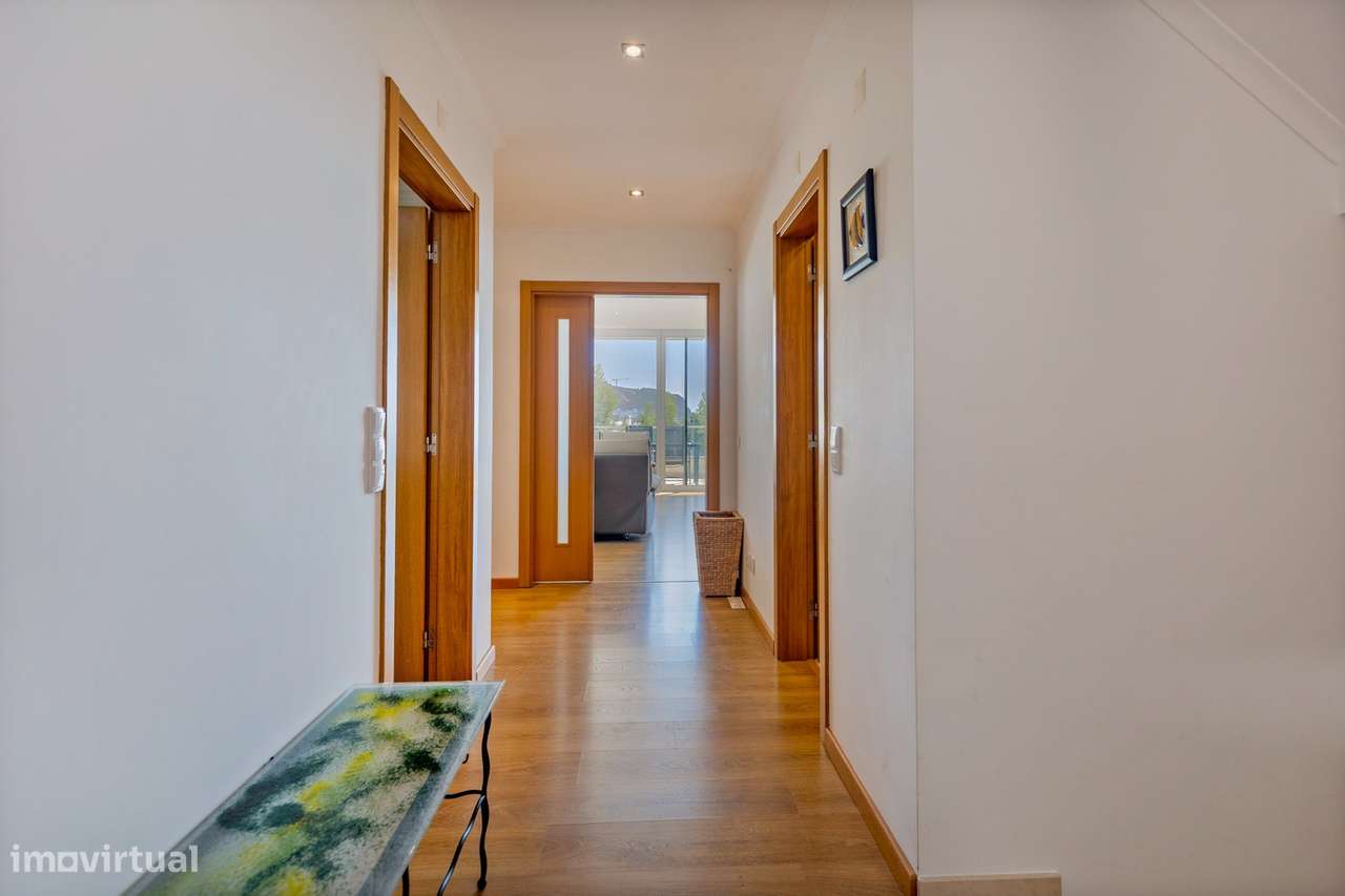 Moradia T3 piscina terraço vista mar e vila de Sesimbra-20