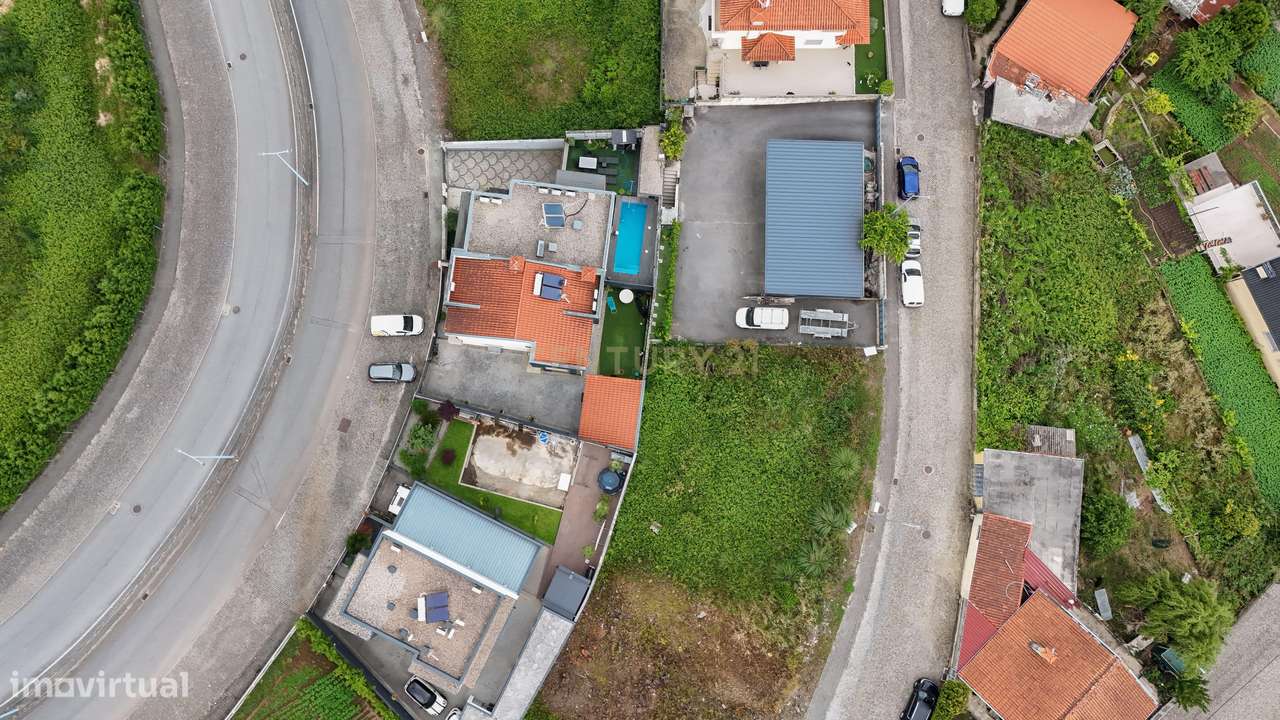 Terreno Urbano de 242m2 com viabilidade para construção de Moradia V3-21