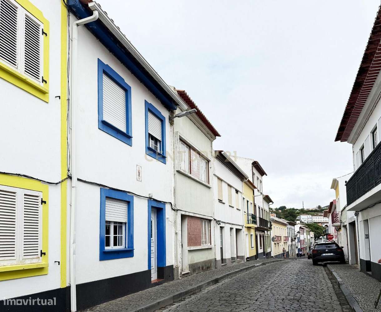 Moradia T3 com aproveitamento de sotão no Centro de Angra do Heroísmo - Grande imagem: 2/14