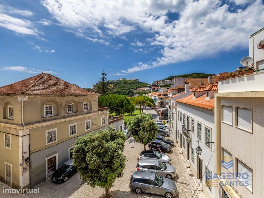 Apartamento Único com Charme Histórico e Conforto Moderno a Passos ...-42