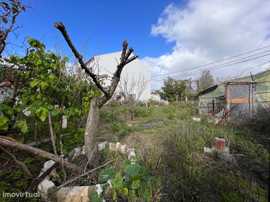 Terreno com 372m2 em Alhos Vedros