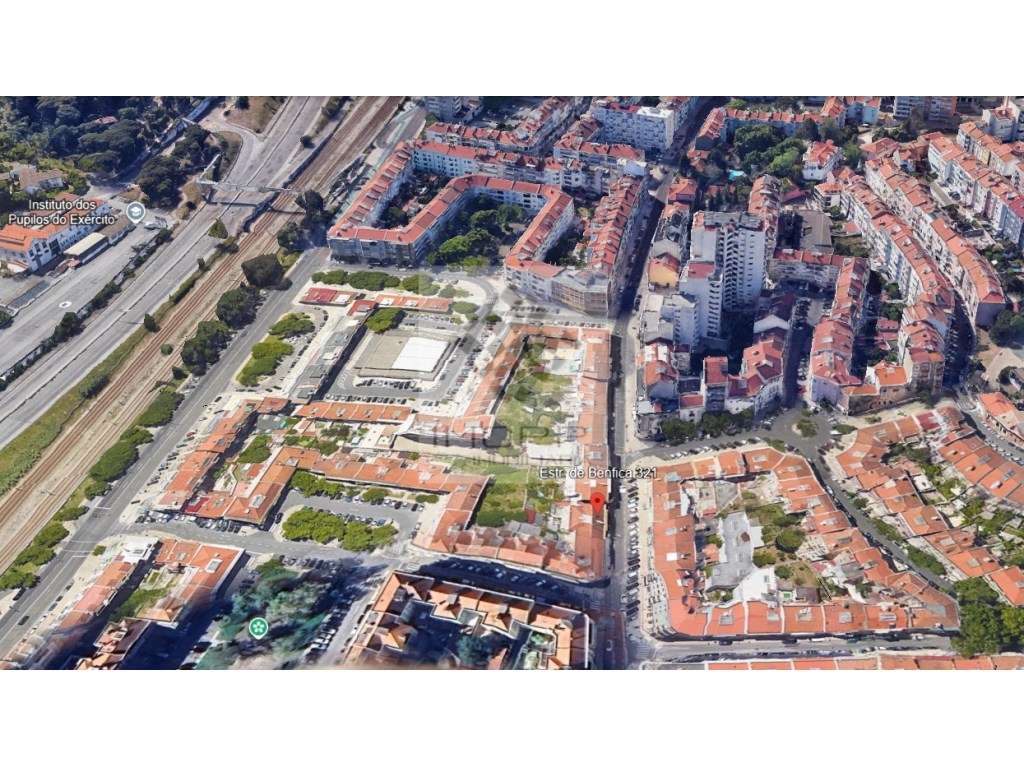 Espetacular T1 remodelado com logradouro em Benfica-26