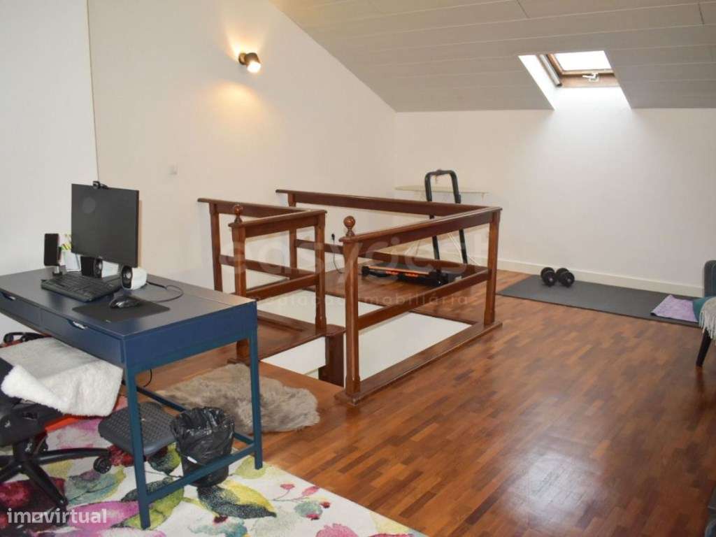 T2+1 com garagem e varanda com churrasqueira a 100m da estação. - Grande imagem: 5/23