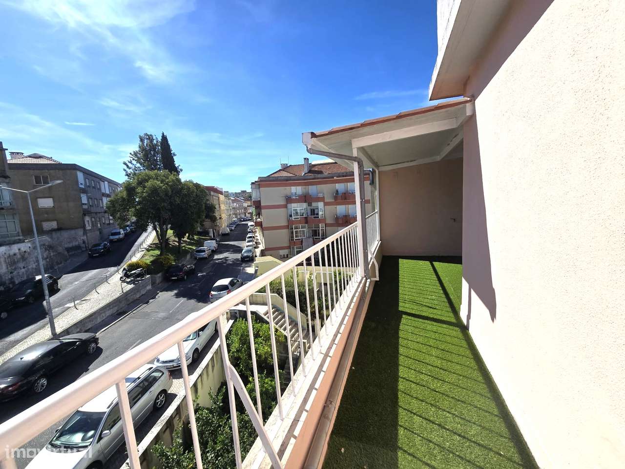 Apartamento T2 Remodelado com Varanda - Queluz-18