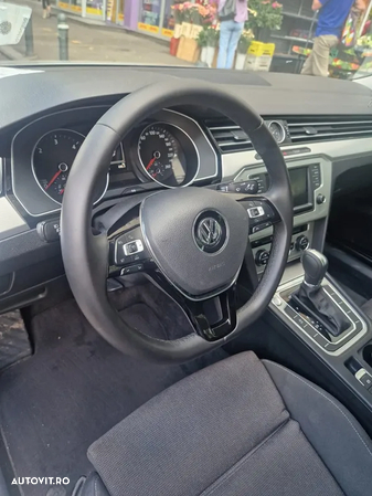 Volkswagen Passat 2.0 TDI DSG Highline - 8