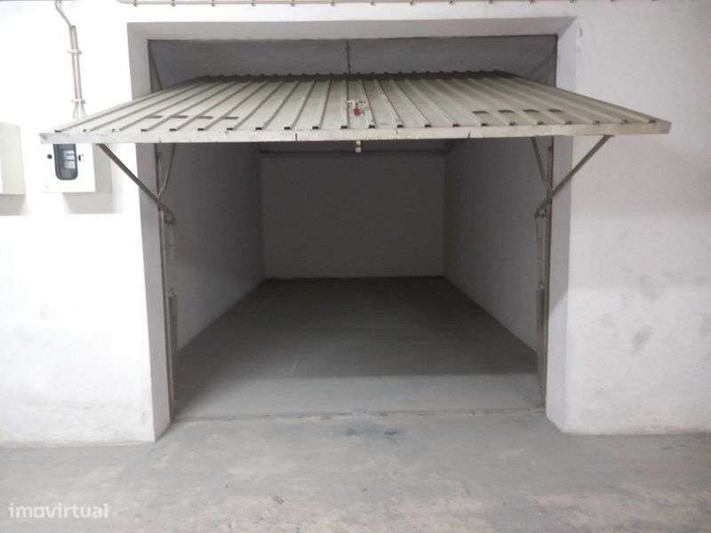 Garagem • Pinhal Novo • Excelente Localização - Grande imagem: 4/6