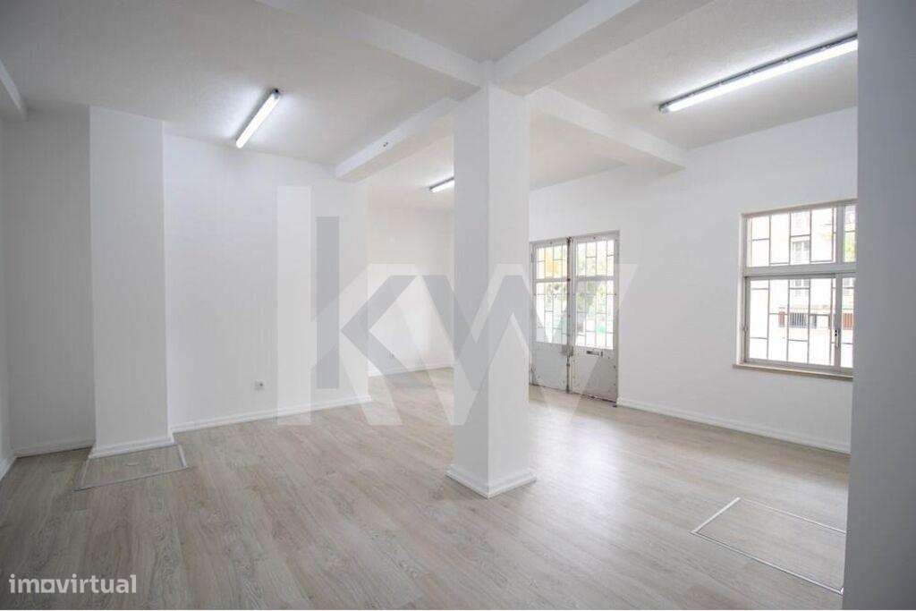 Loja remodelada para venda em Paço de Arcos com casa-de-banho e zona d - Grande imagem: 4/8