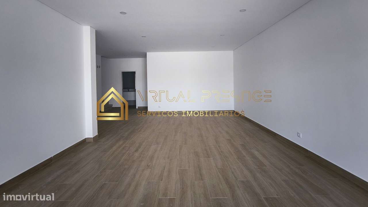 Moradia em Banda T4+1 - Pera - Nova - Garagem-24