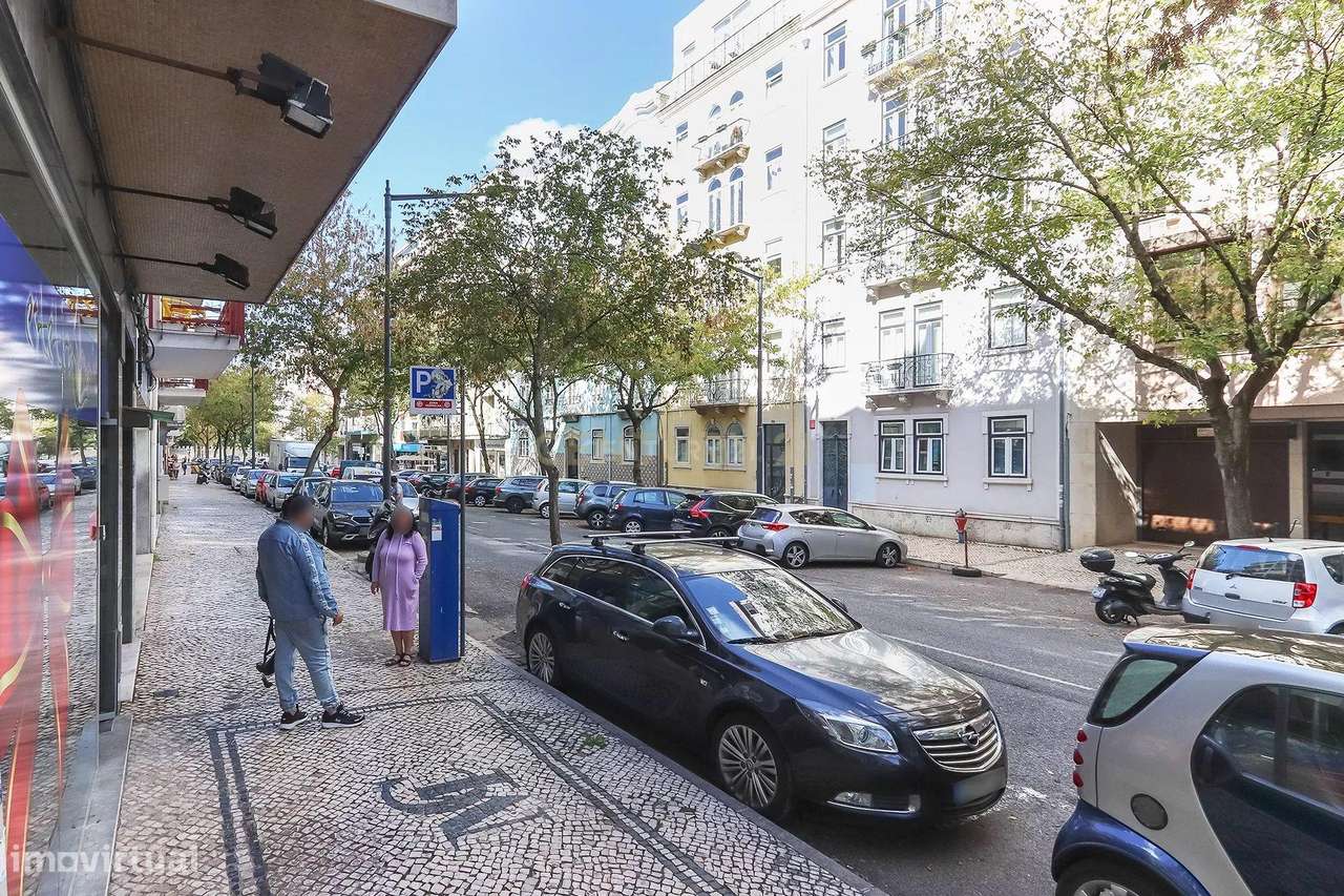 Espaçoso Apartamento T3 no coração de Lisboa-24