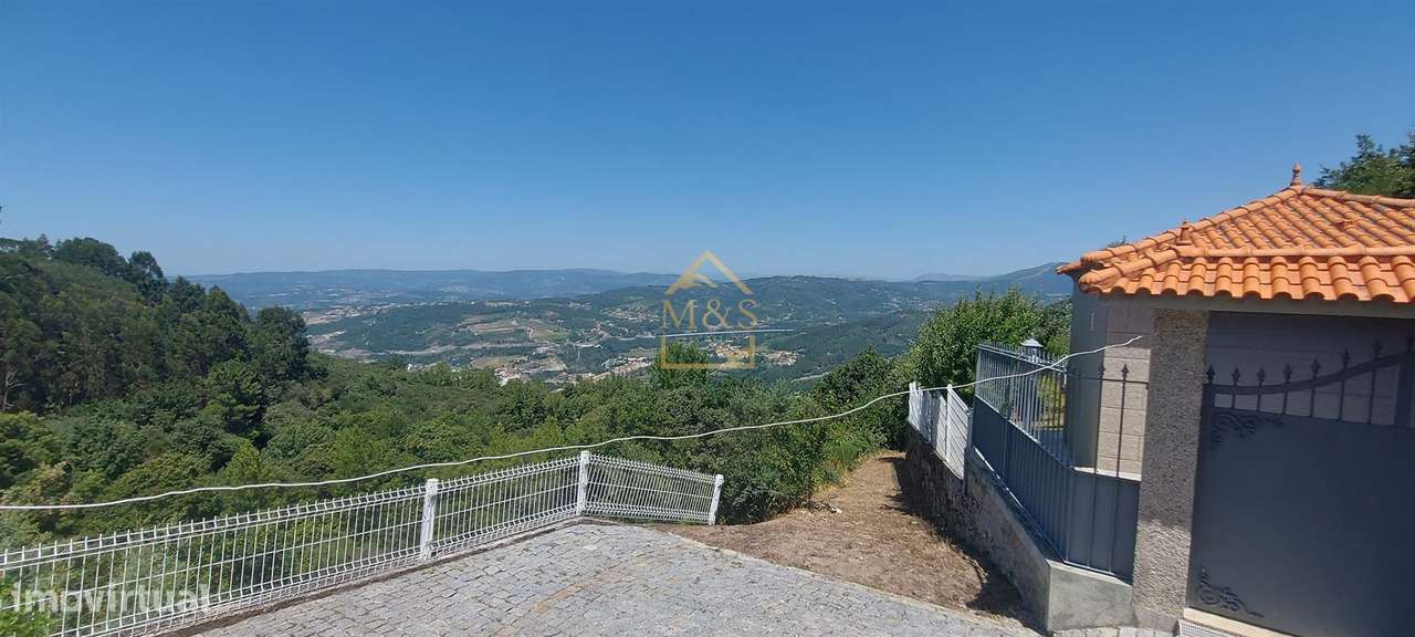 Moradia T2 de 3 frentes, jardim com 900m2 - Amarante - Grande imagem: 3/37