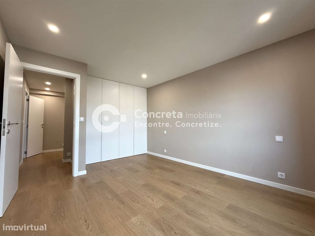 Apartamento T2 remodelado com garagem em Arcozelo, Barcelos-22