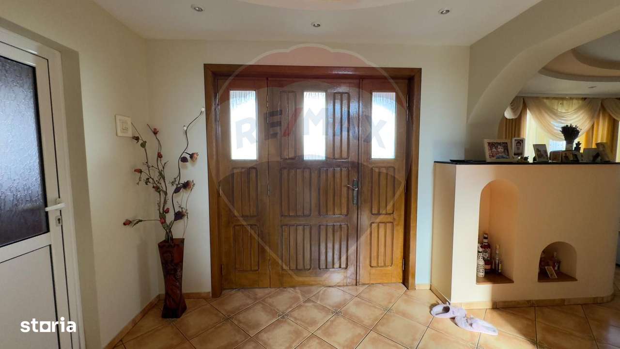 De vânzare 2 Corpuri de Casa si Teren 1388 mp in Geamăna, Bradu - Imagine principală: 4/20