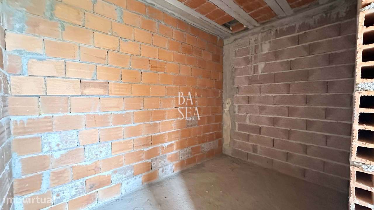 Moradia T3 em Estrutura com 3 Suítes em Lamaçães Braga-9