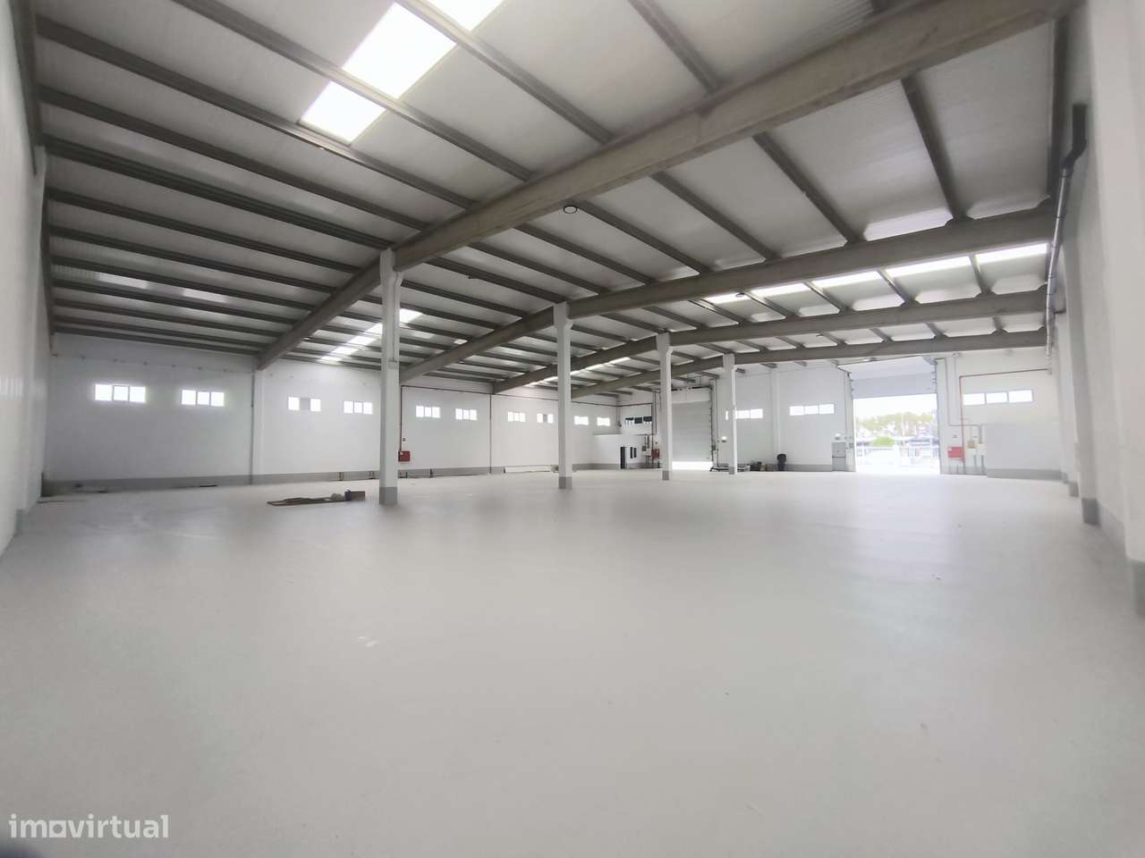 Armazém de 1160m2 na Rua do Laboratorio no MONTIJO - Grande imagem: 3/4