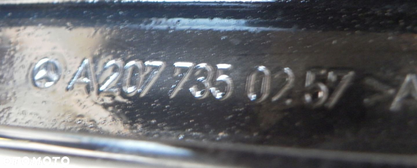 Mercedes C207 2009 listwa szyby tył - 3