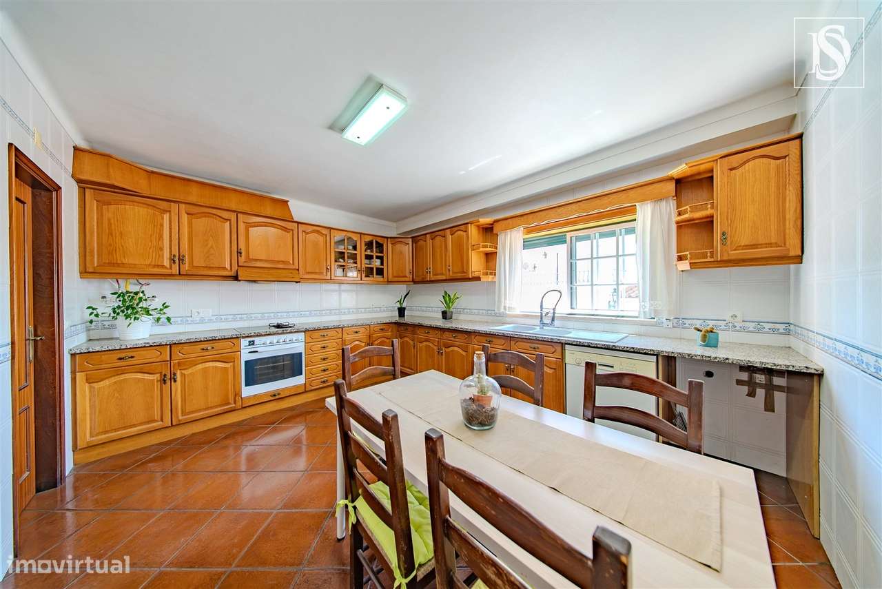 Apartamento T4 c/ Garagem-16