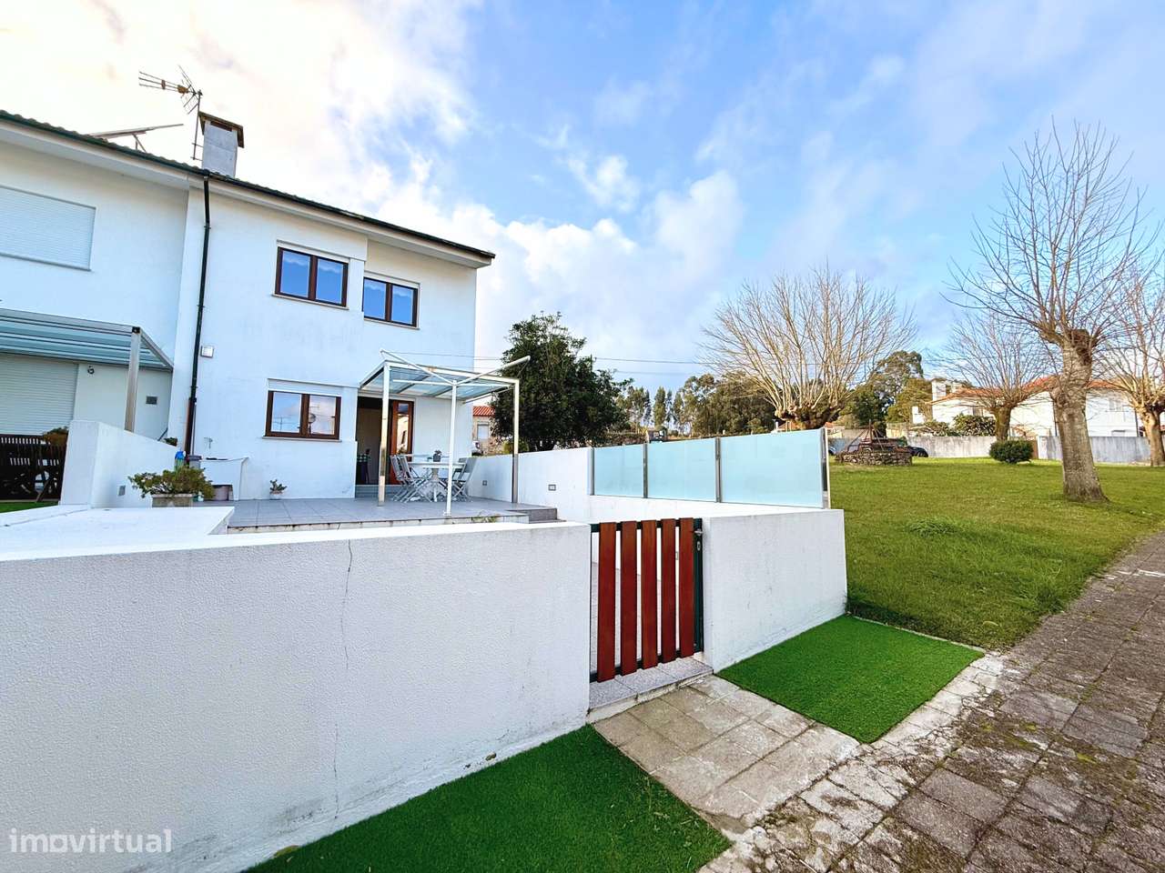 Moradia T3 geminada com jardim em Santa Marta-17