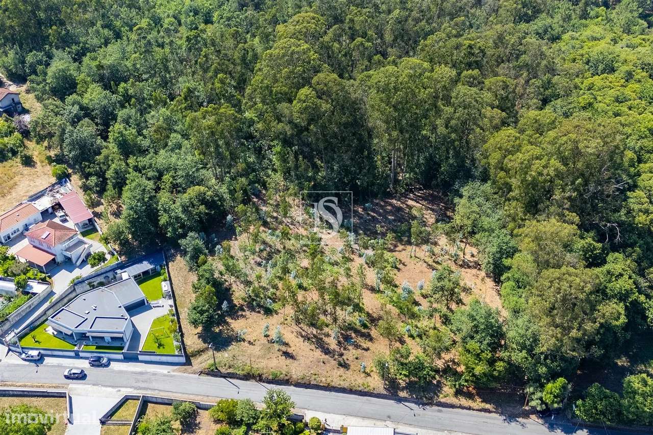 Terreno misto com potencial de construção em Barcelos-7