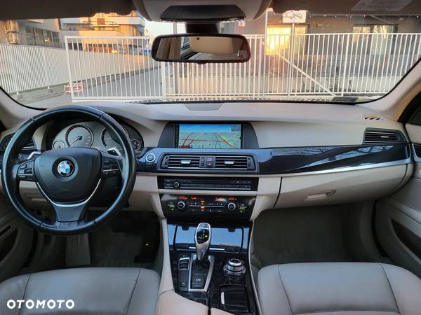 BMW Seria 5 525d - 11