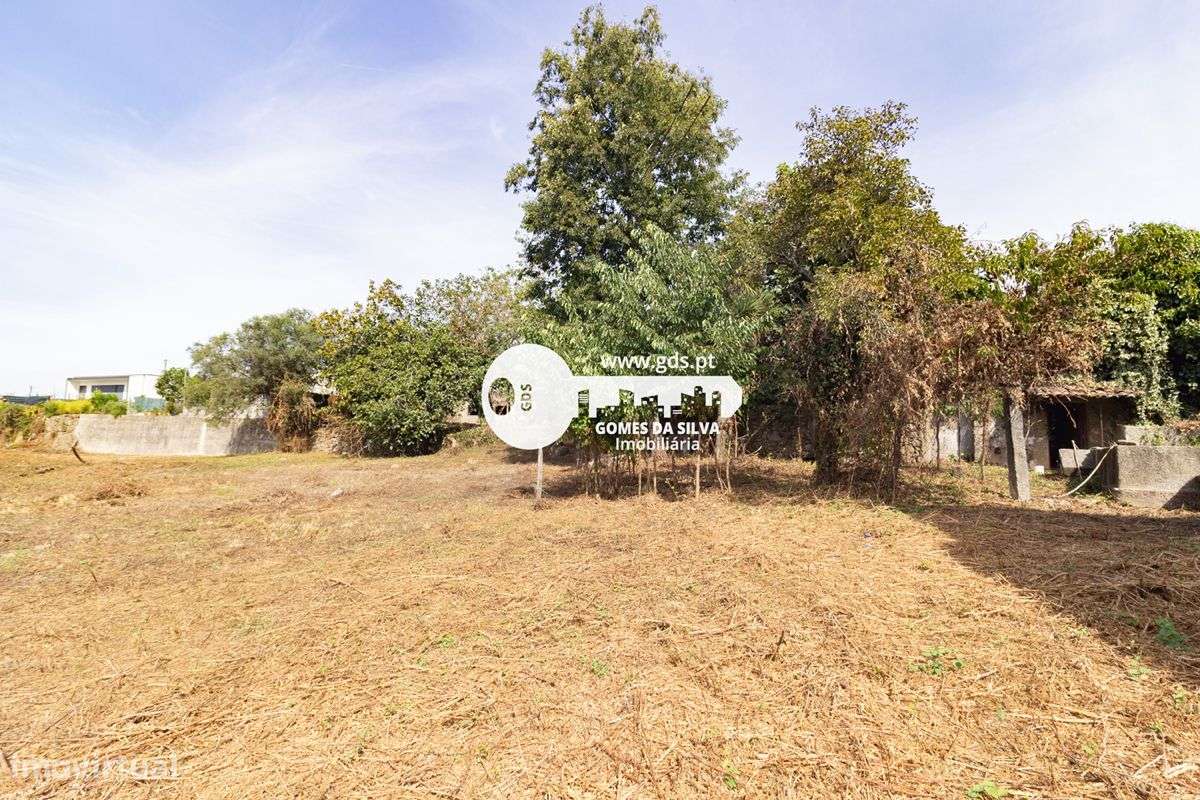 Ruínas em Esporões com terreno de 6.611m2 em área de construção-17