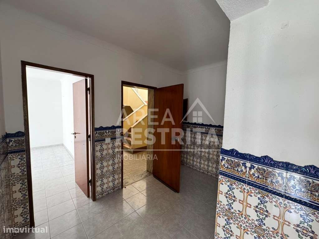 Apartamento T2 no Estádio da Medideira, Amora-13
