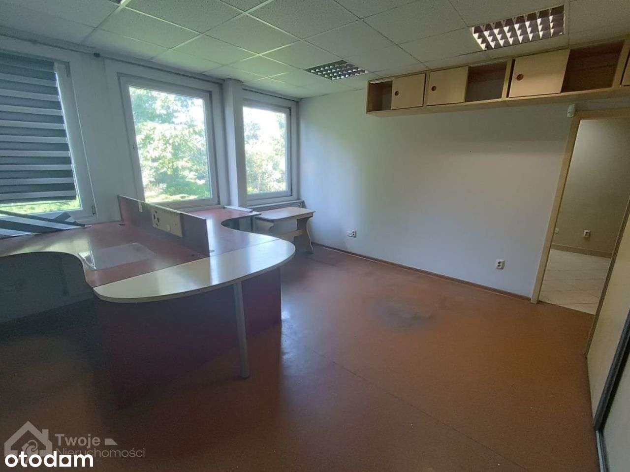 Kompleks magazynowo-biurowy z dużą działką-19