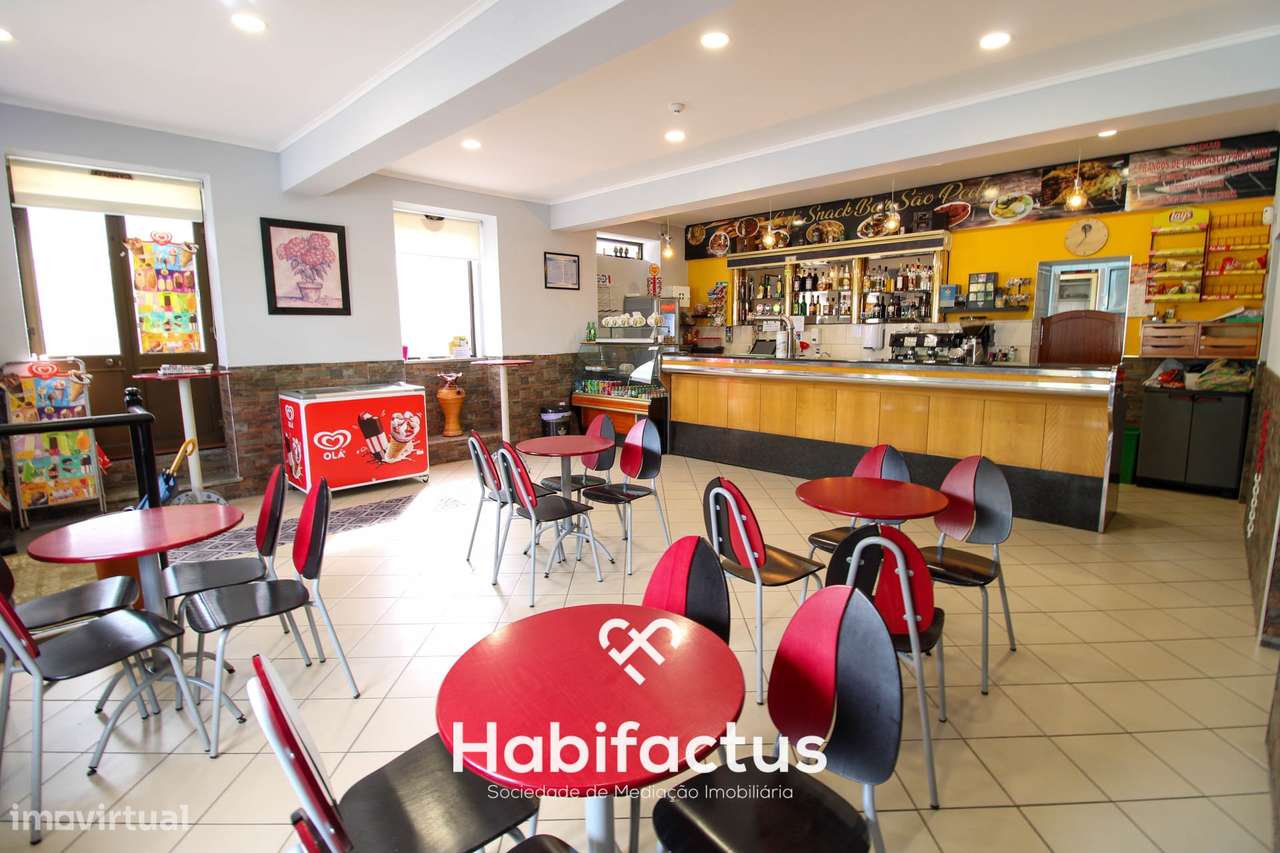 Moradia T5 com comércio em funcionamento em Canas de Santa Maria - Grande imagem: 4/42