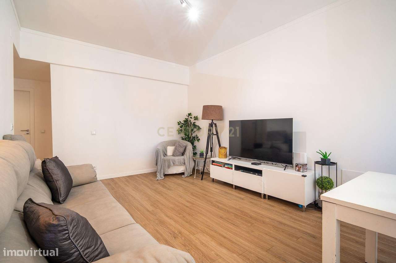 Apartamento Renovado T2 em Oeiras, ótimas áreas e com tudo perto de si-6