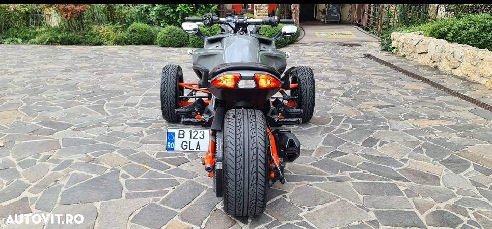 Can-Am Spyder - 9