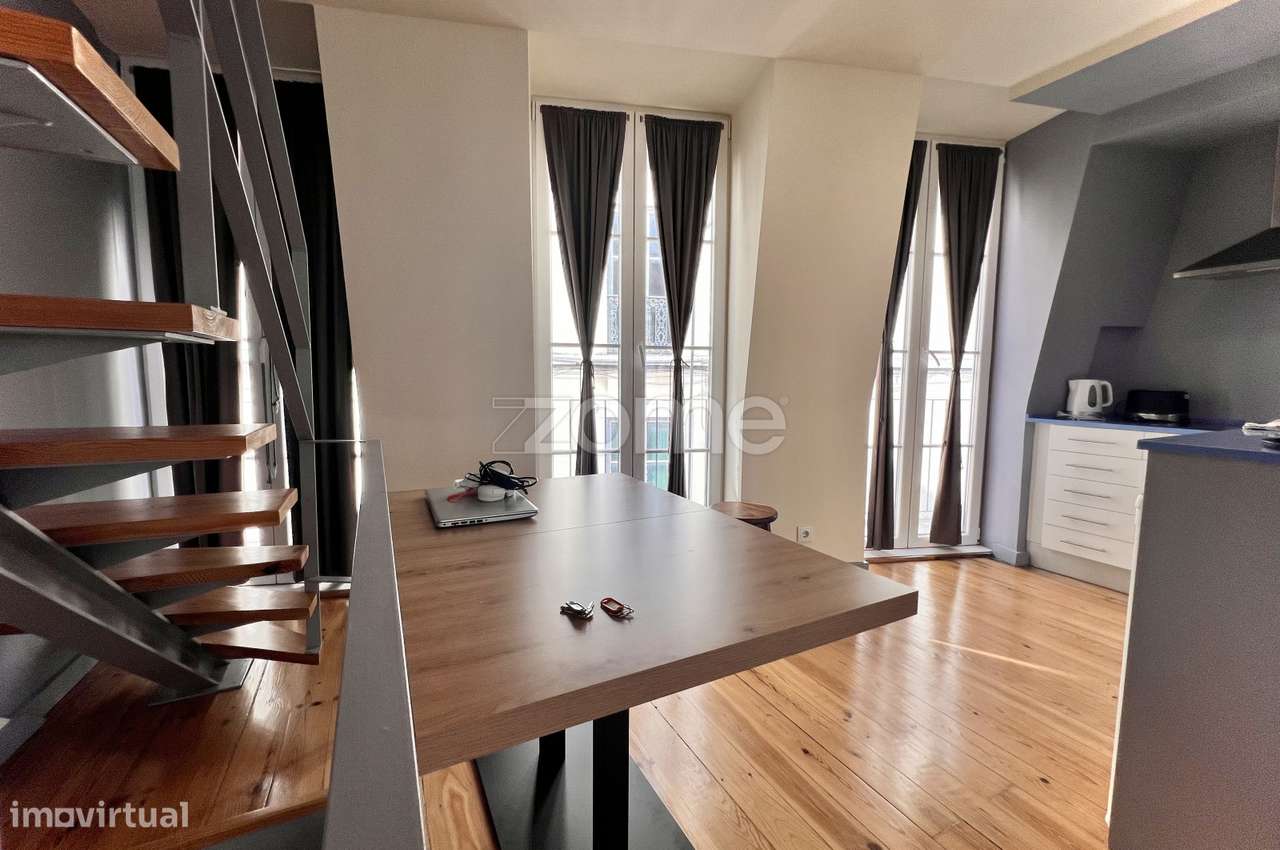 Prédio com 4 apartamentos e uma loja em Santa Catarina - Lisboa-8