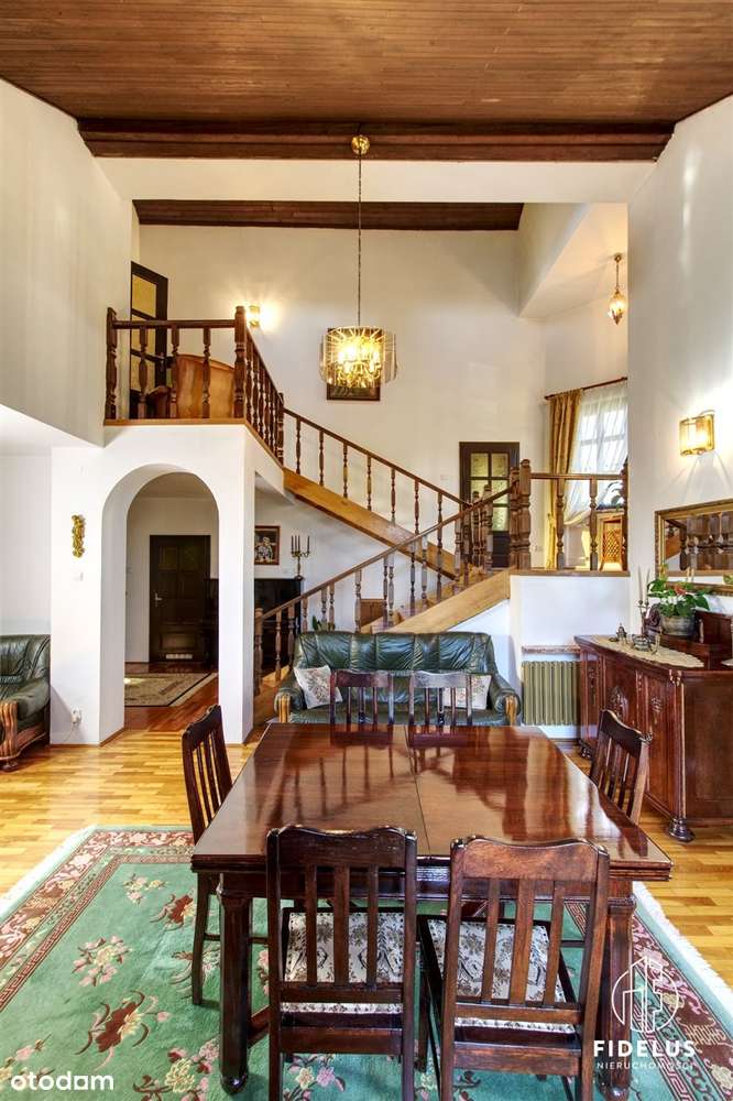 Dom w Kętach w stylu willi podmiejskiej-6