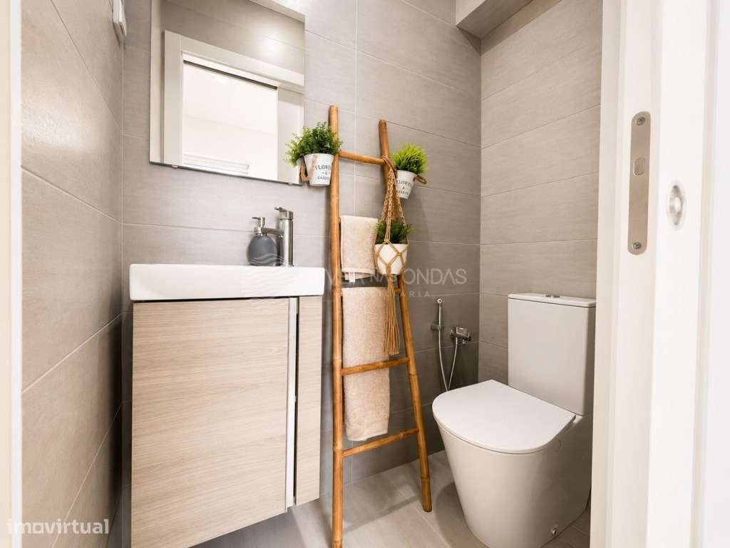 Andar de Moradia T2 remodelado em Santo António - Costa da Caparica-8