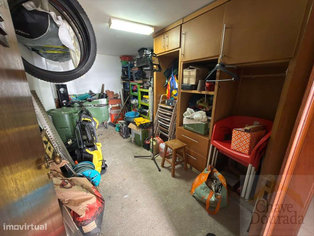 Apartamento T1+2 com garagem, em Santa Clara-24
