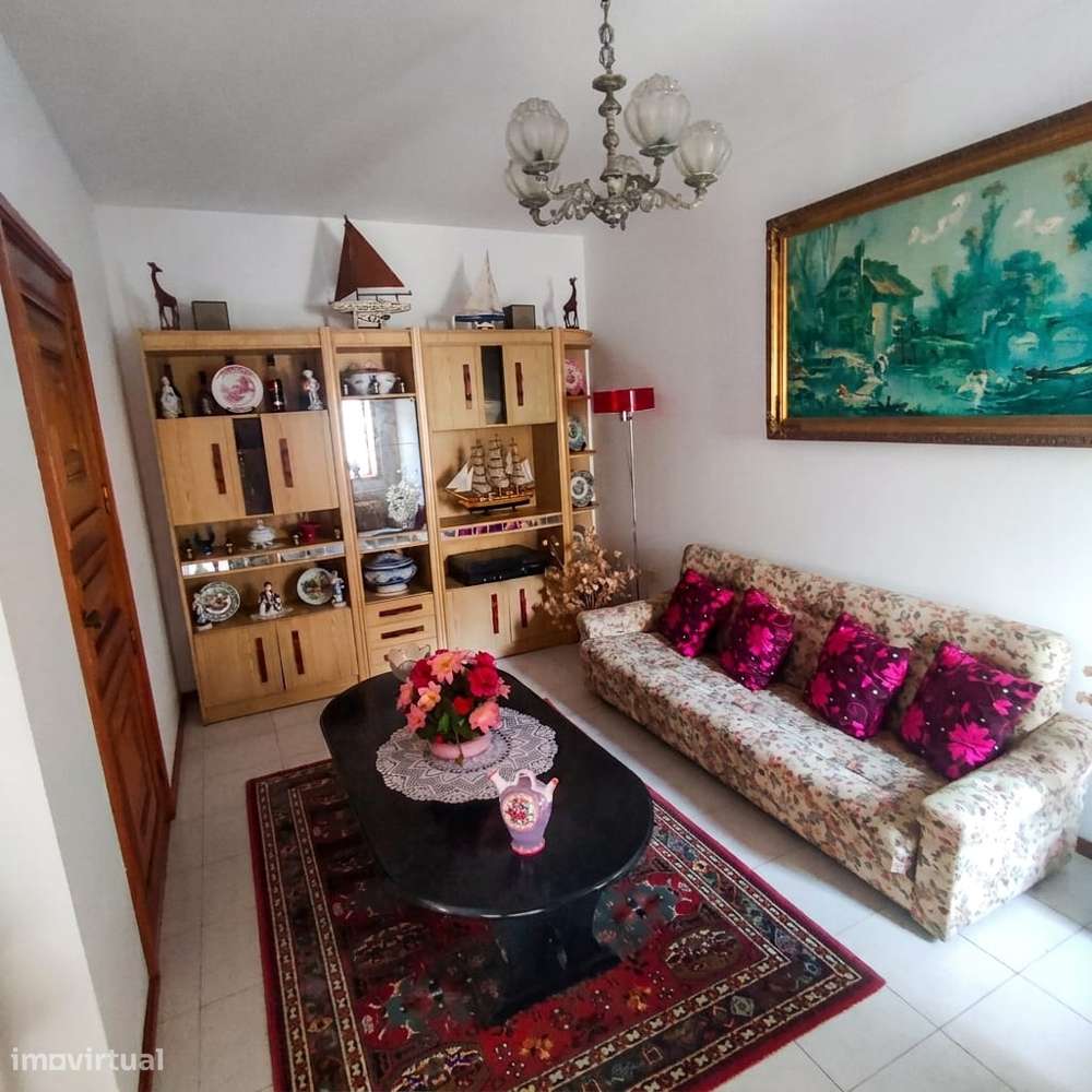 Apartamento T2 com terraço, varanda e 3 casas de banho-38