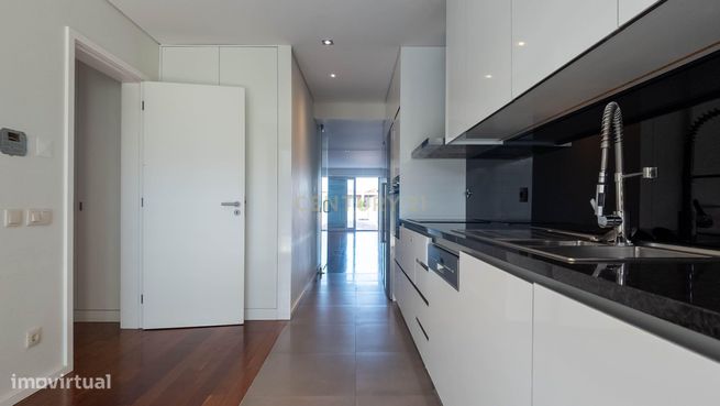 Moradia T3, com 2 suítes e 2 terraços, em condomínio fechado na Praia-19