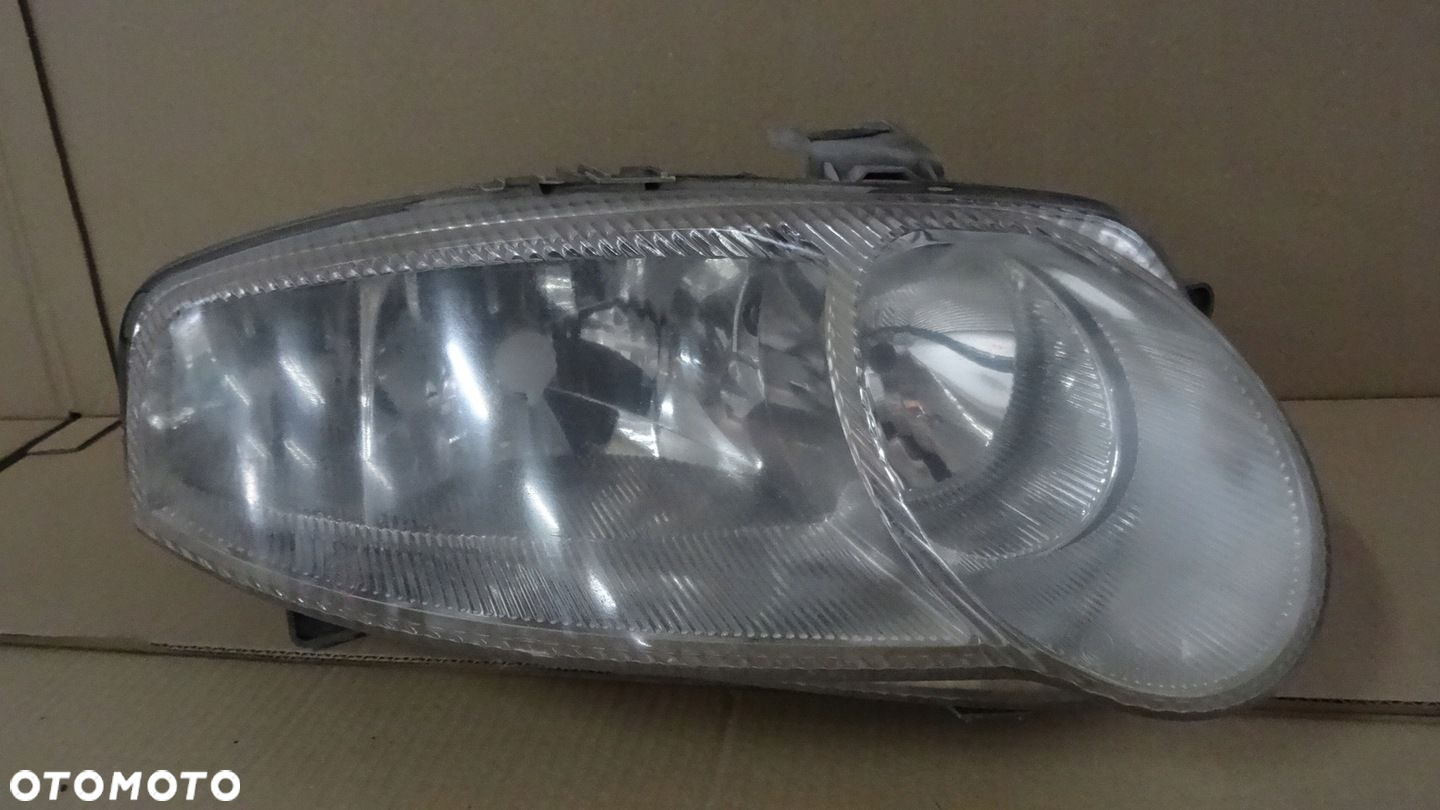 ALFA ROMEO 147 REFLEKTOR PRAWY PRZÓD 0301186202 - 2