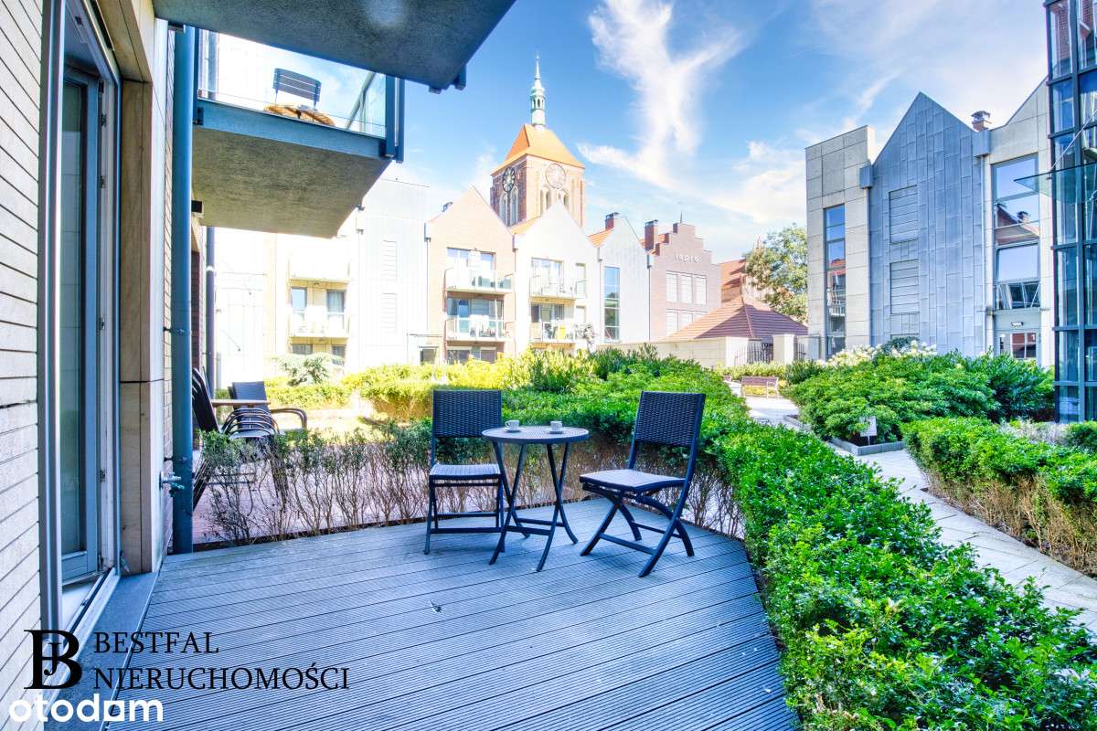 Apartament  z halą garażową balkonem i tarasem-5