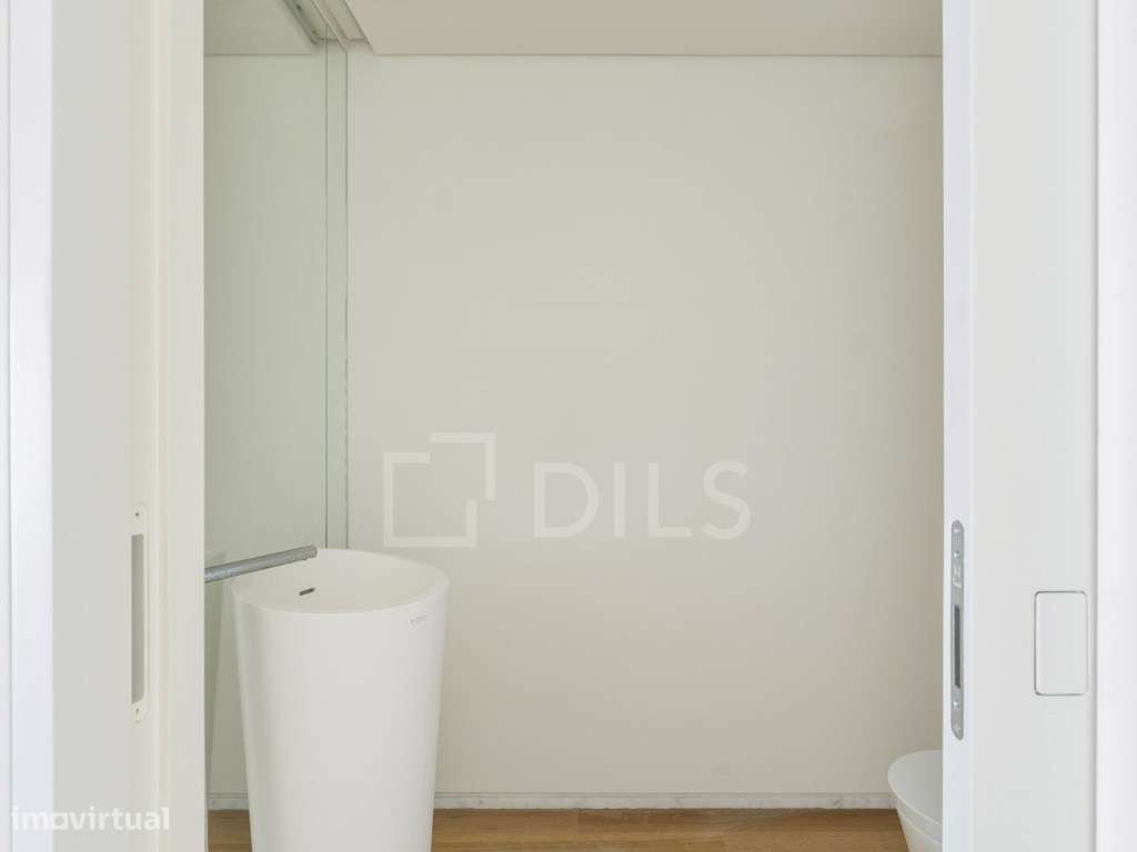 Penthouse T3 com varanda ampla e garagem privada, em Lisboa-22