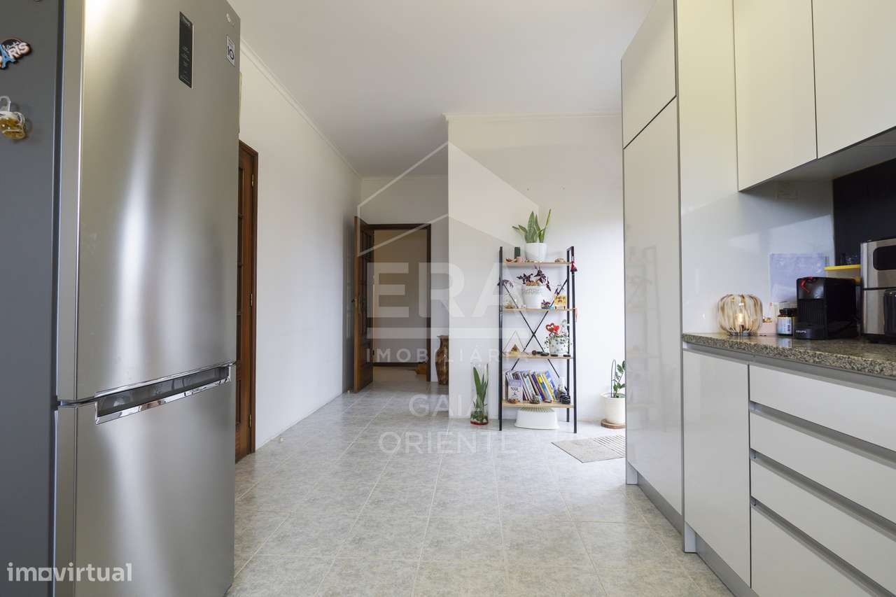 Apartamento T3 com Áreas Generosas em Serzedo-21