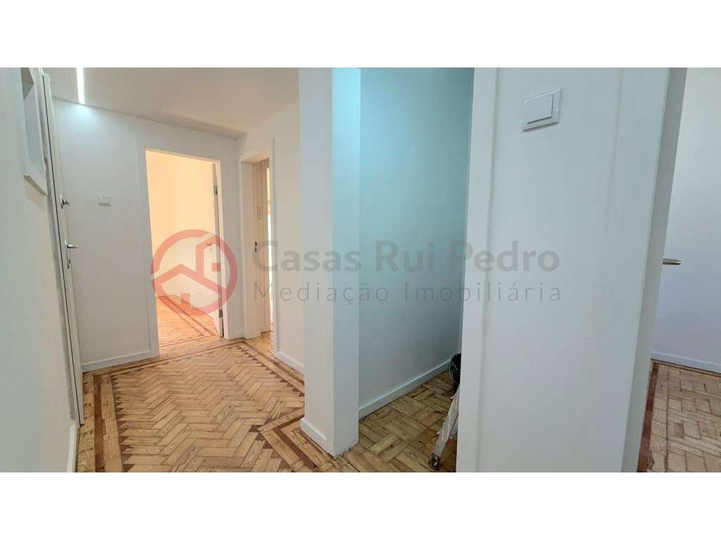 Apartamento T2 remodelado em Foros de Amora-13