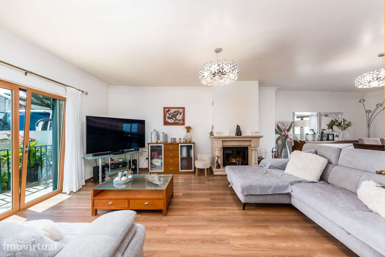 Moradia Isolada com 5 quartos| 2 Suite | Garagem e Sótão | 5m Metro-7