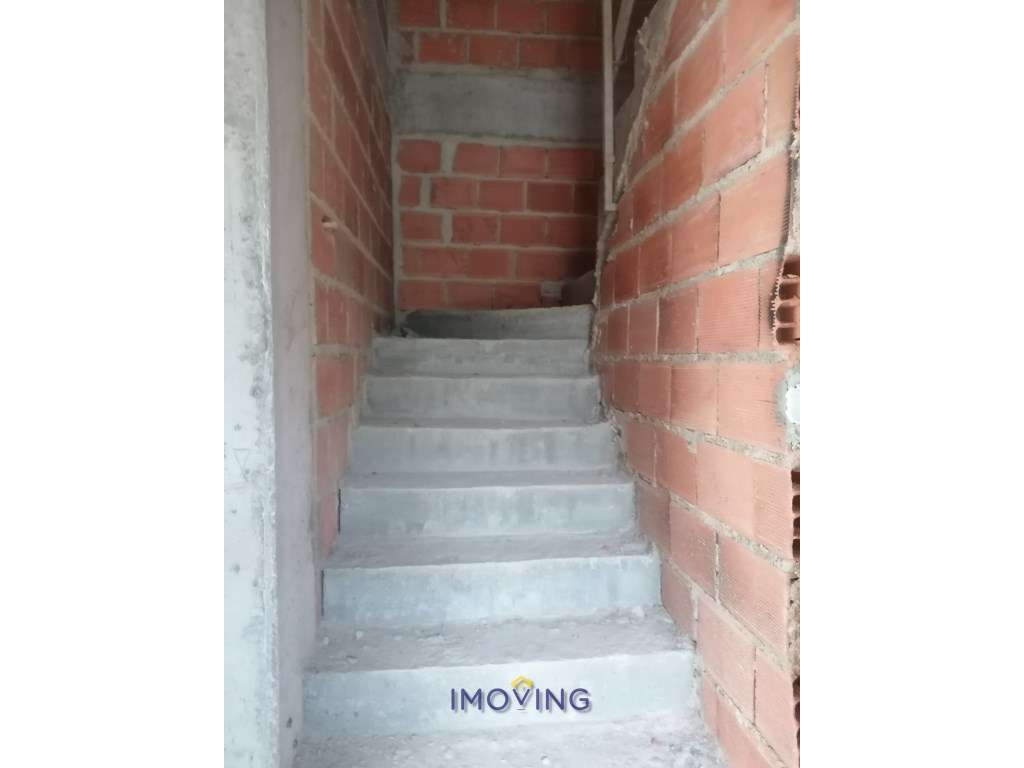 Moradia geminada com piscina em Fernão Ferro-11